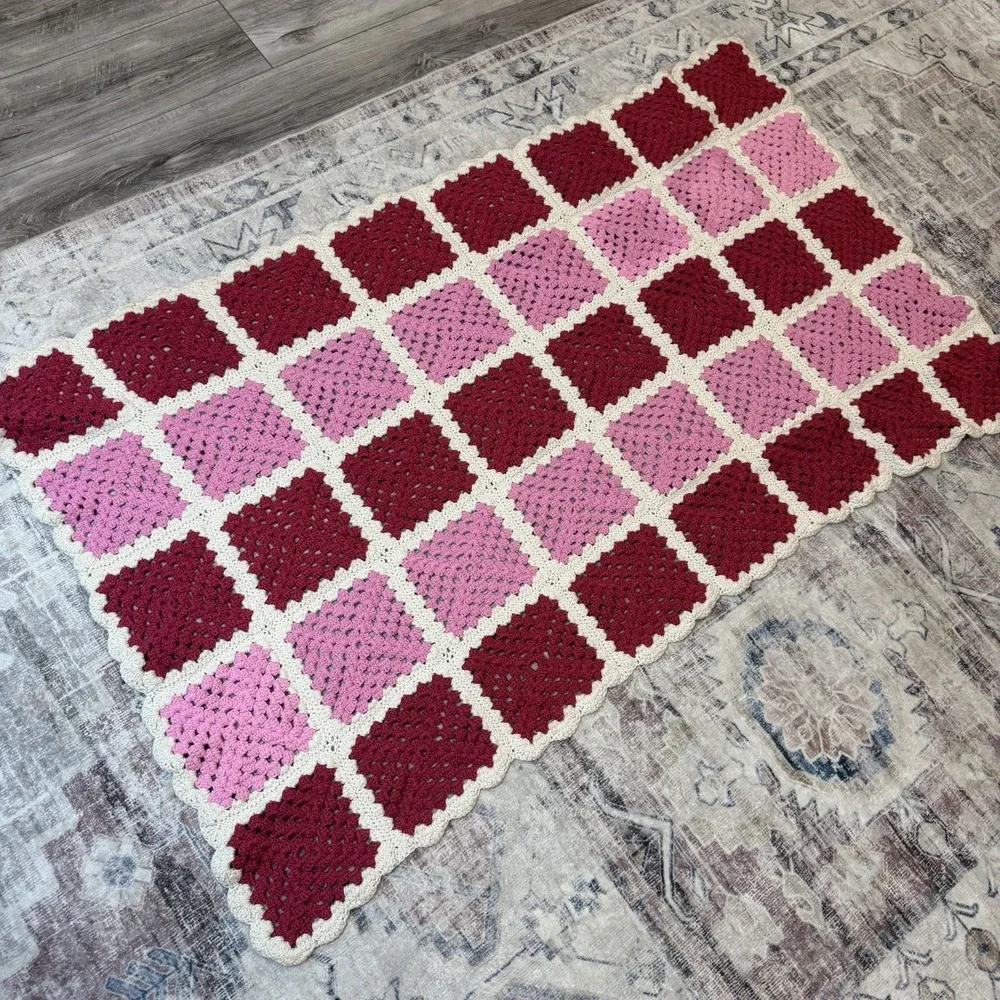 Handcrafted vtg crochet